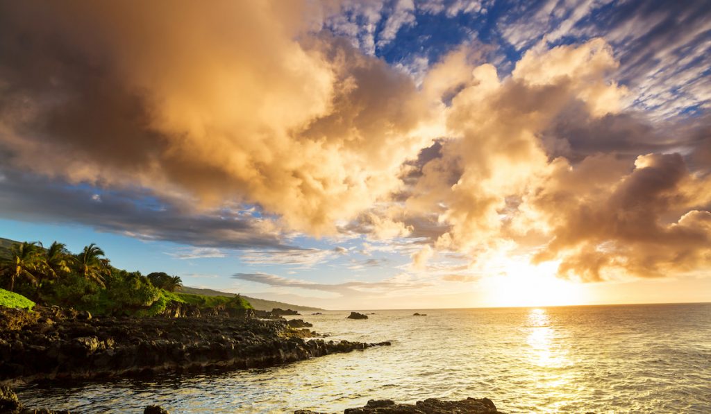 sunset in maui hawaii