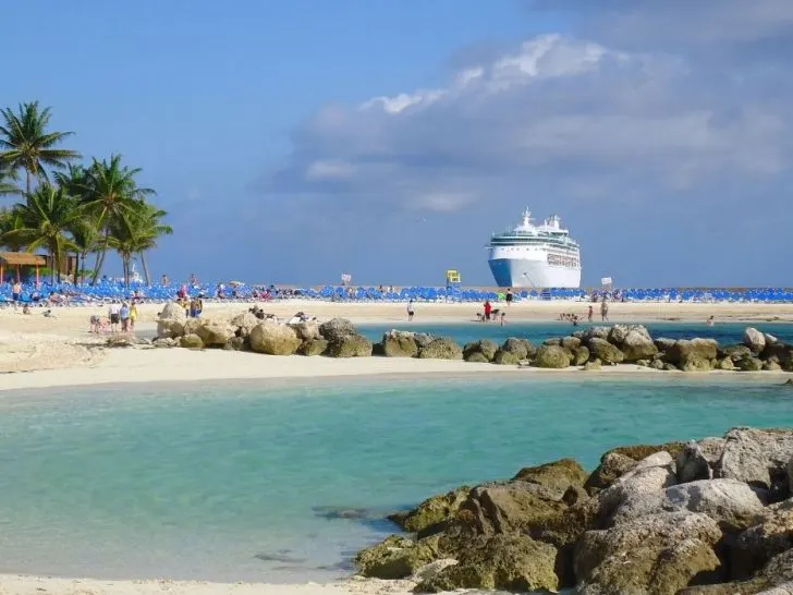 cruise ship in bahamas - ee220319